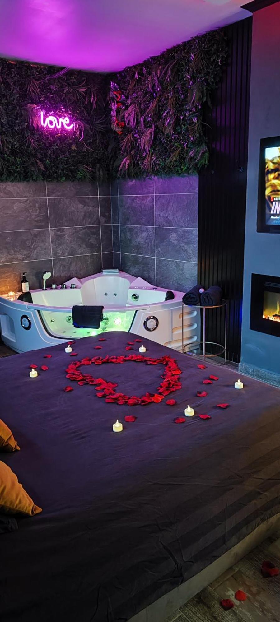 Loveroomxspa *